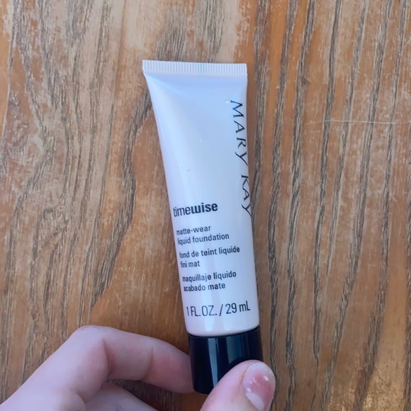 Time wise matte-wear liquid foundation